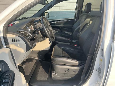 Used 2017 Dodge Grand Caravan SXT image 26