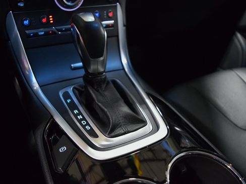 Used 2018 Ford Edge Titanium image 28