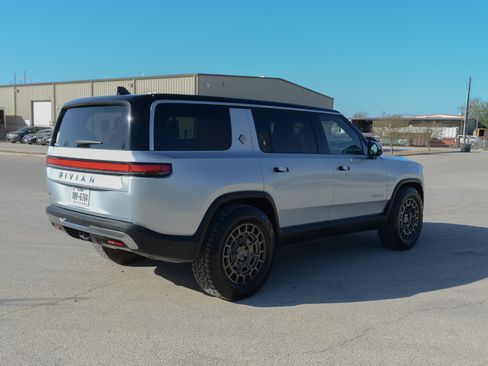 Used 2025 Rivian R1S Adventure image 5
