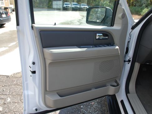 Used 2010 Ford Expedition XLT image 20