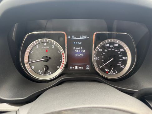 Used 2018 Nissan Titan SV image 92