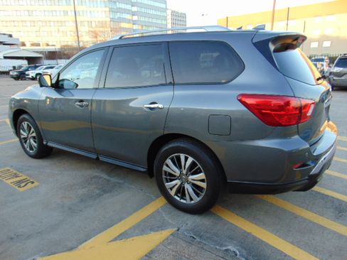 Used 2020 Nissan Pathfinder S image 6