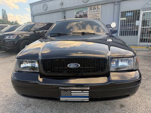 Used 2011 Ford Crown Victoria Police Interceptor image 3