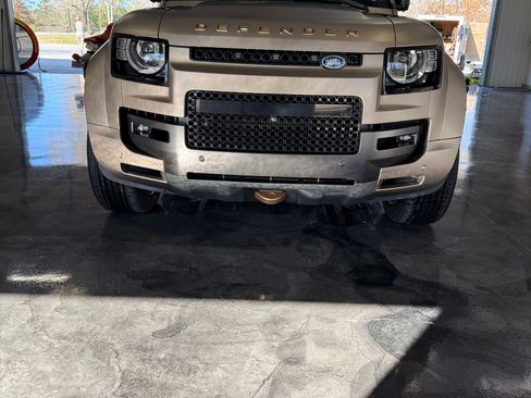 Used 2025 Land Rover Defender 110 OCTA image 3