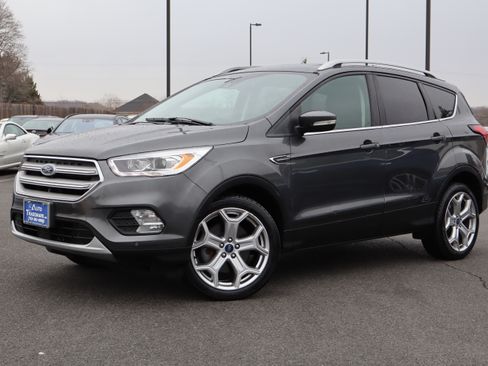 Used 2019 Ford Escape Titanium image 2