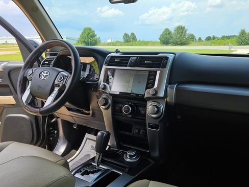 Used 2021 Toyota 4Runner 4WD SR5 Premium image 17