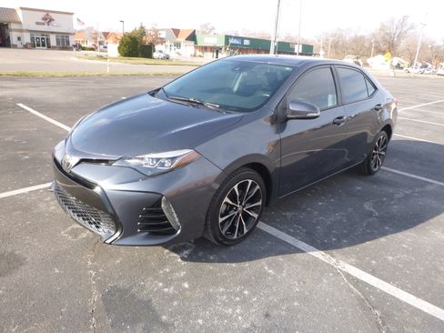 Used 2017 Toyota Corolla SE image 2