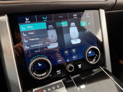 Used 2019 Land Rover Range Rover Supercharged image 15