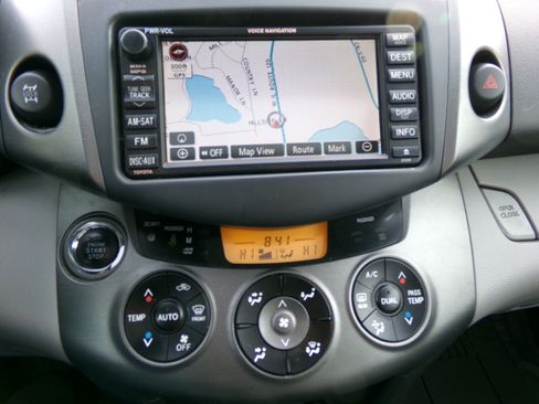 Used 2011 Toyota RAV4 Limited image 17