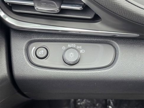 New 2025 Buick Envista Preferred image 16