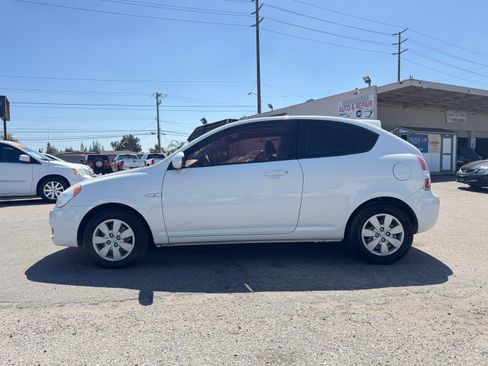 Used 2009 Hyundai Accent GS Hatchback FWD image 4