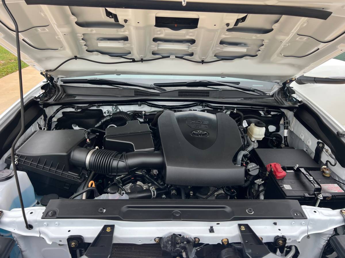Used 2020 Toyota Tacoma TRD Sport AWD/4WD image 12