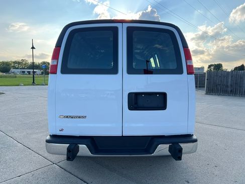Used 2025 Chevrolet Express 2500 RWD image 4