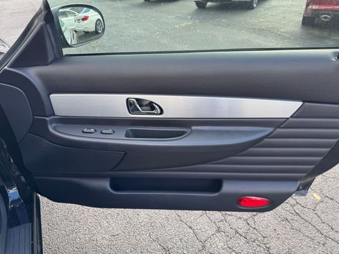 Used 2003 Ford Thunderbird image 12