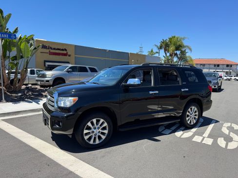 Used 2011 Toyota Sequoia Limited image 1