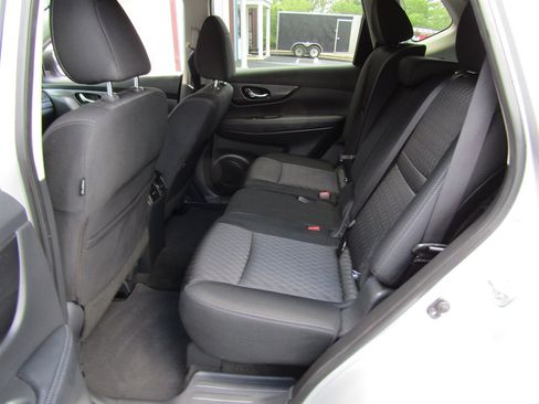 Used 2017 Nissan Rogue SV image 10