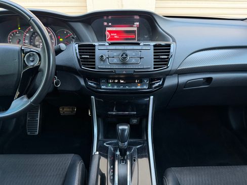 Used 2017 Honda Accord Sport image 15