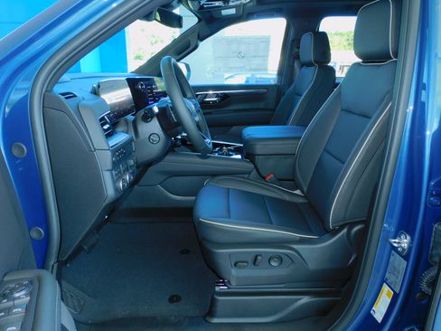 New 2026 Chevrolet Suburban Premier image 15