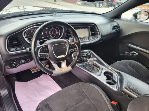 Used 2015 Dodge Challenger SRT image 8