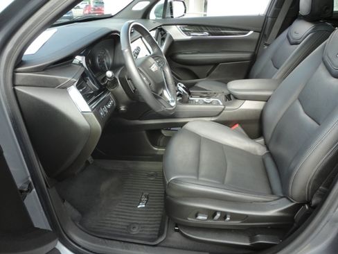 Used 2022 Cadillac XT6 AWD Premium Luxury image 14