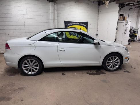 Used 2015 Volkswagen Eos Komfort image 37