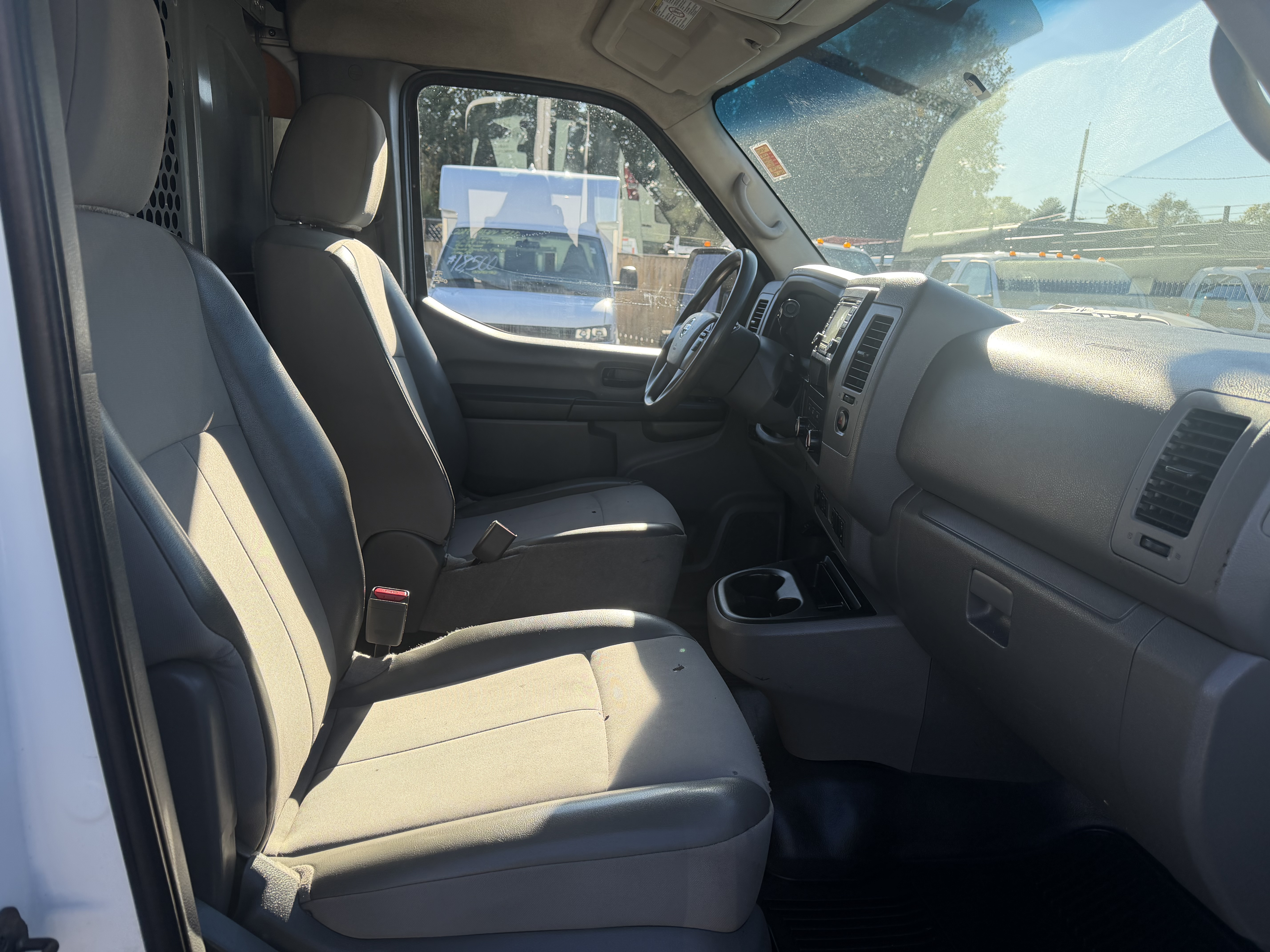 Used 2018 Nissan NV 3500 SV RWD image 19