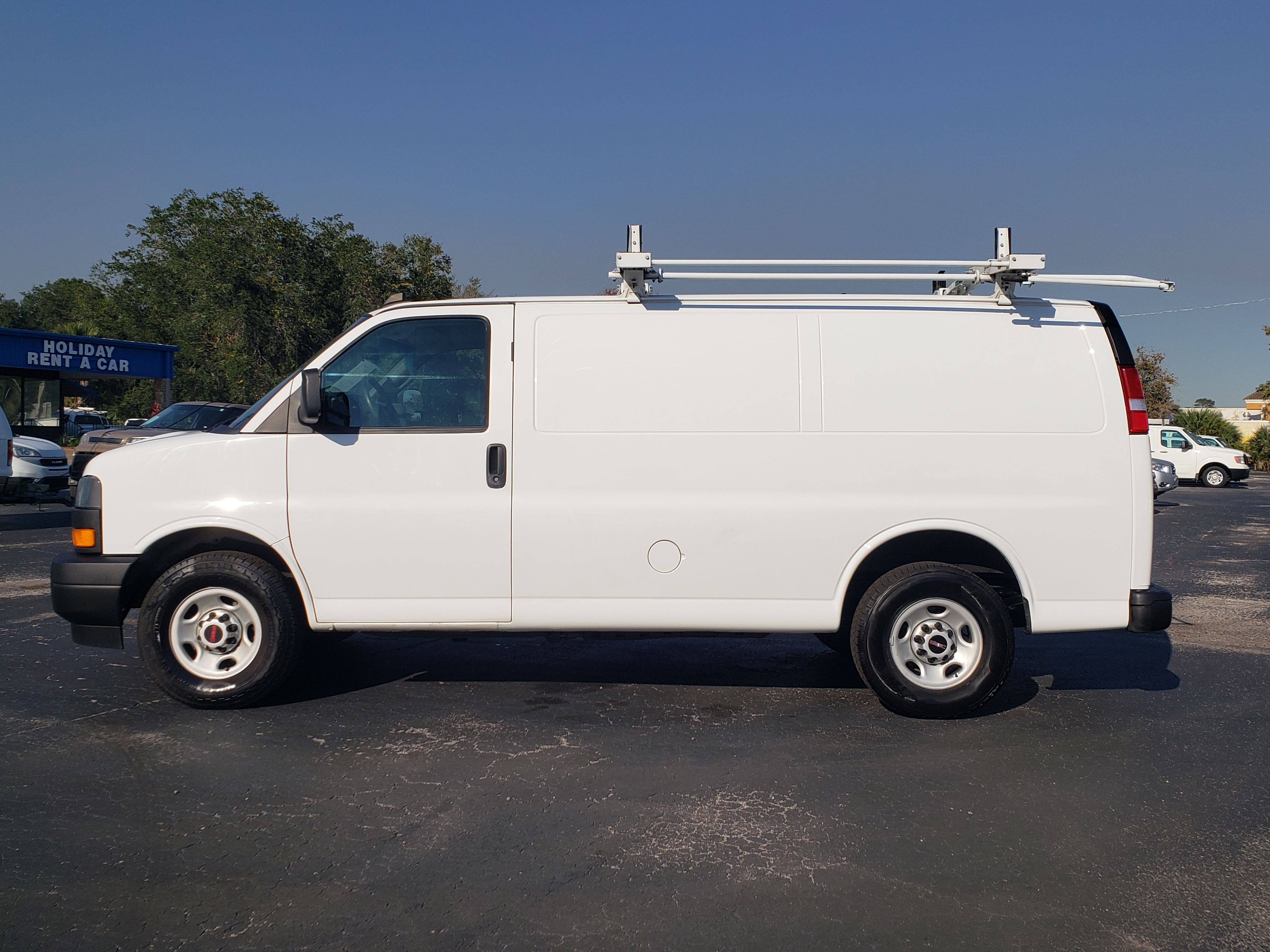 Used 2024 GMC Savana 2500 RWD image 3