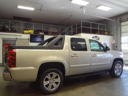 Used 2008 Chevrolet Avalanche LT image 9