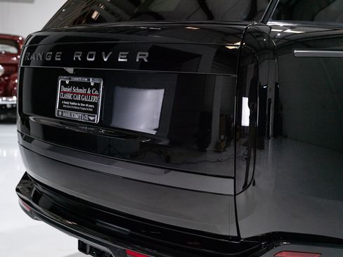 Used 2025 Land Rover Range Rover SE image 37