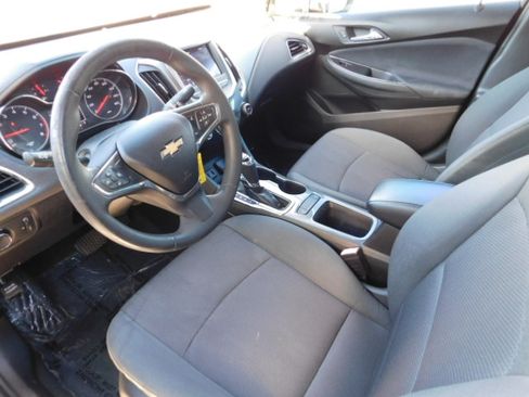 Used 2019 Chevrolet Cruze LS image 9