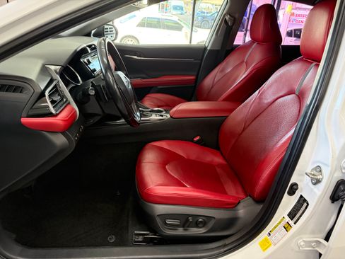 Used 2020 Toyota Camry XSE FWD image 12