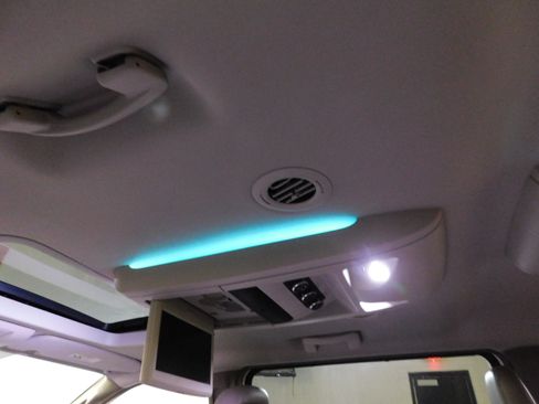 Used 2011 Chrysler Town & Country Limited image 12