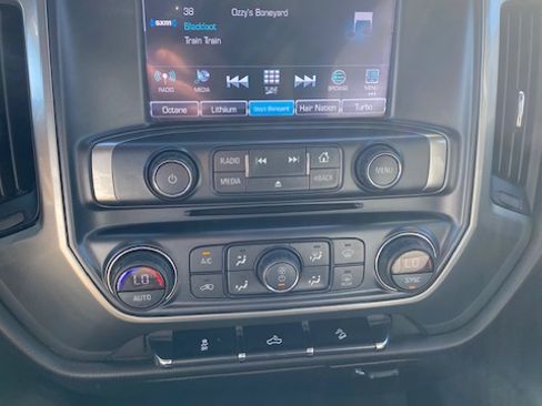 Used 2018 Chevrolet Silverado 1500 LT Z71 image 11