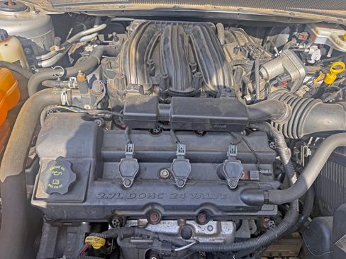 Used 2010 Chrysler Sebring Touring Convertible FWD image 8