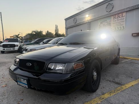 Used 2009 Ford Crown Victoria Police Interceptor image 4