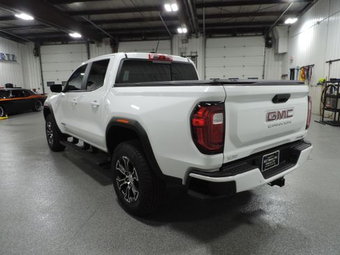Used 2024 GMC Canyon AT4 image 22