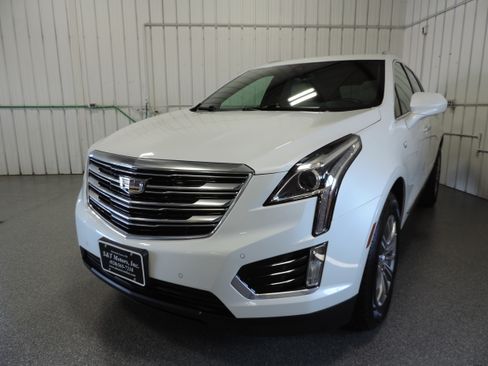 Used 2017 Cadillac XT5 Luxury AWD/4WD image 5