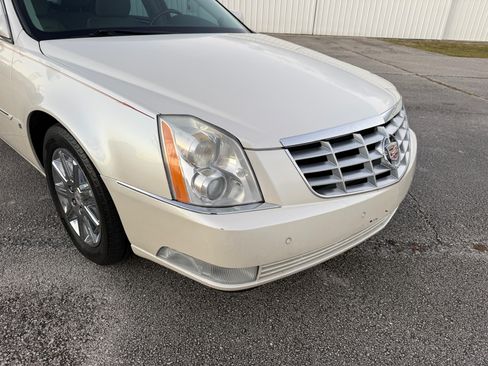 Used 2009 Cadillac DTS Luxury image 18