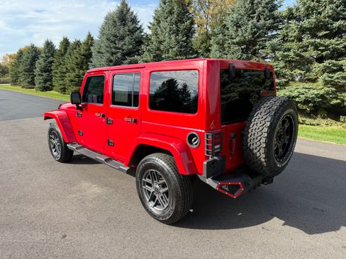Used 2012 Jeep Wrangler Unlimited Sahara image 4
