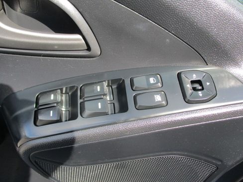 Used 2014 Hyundai Tucson GLS image 16