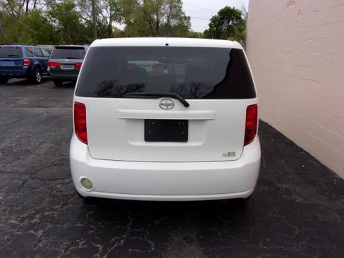 Used 2010 Scion xB FWD image 5