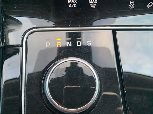 Used 2018 Land Rover Range Rover Velar S image 16