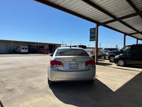 Used 2012 Chevrolet Cruze Eco image 4