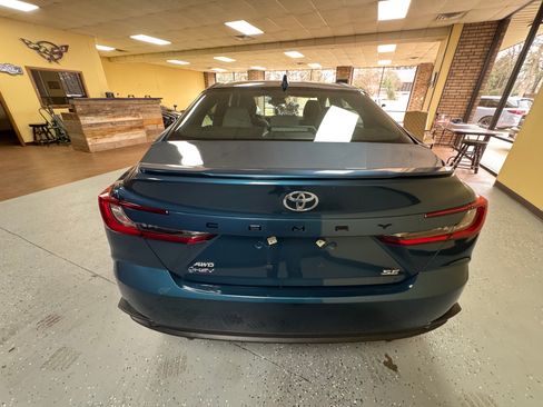 Used 2025 Toyota Camry Hybrid AWD/4WD image 3