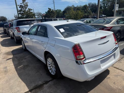 Used 2014 Chrysler 300 image 4
