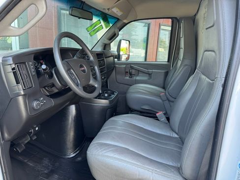 Used 2022 GMC Savana 3500 Extended RWD image 12