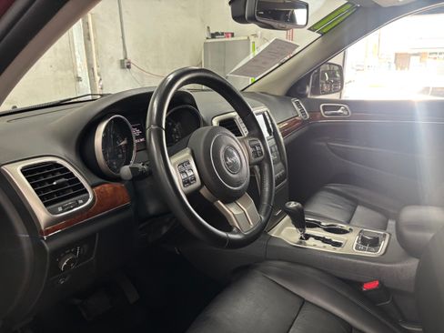 Used 2011 Jeep Grand Cherokee Limited image 10