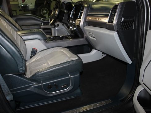 Used 2019 Ford F250 4x4 Crew Cab Limited image 19