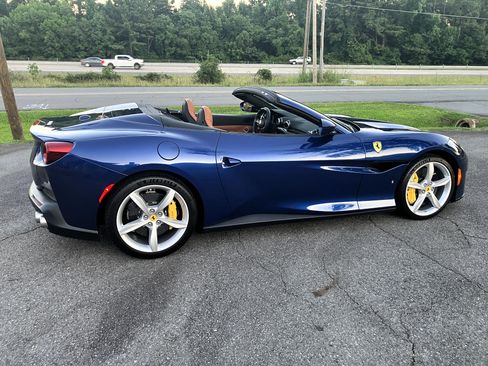 Used 2019 Ferrari Portofino UNAVAIL RWD image 8