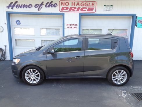 Used 2016 Chevrolet Sonic LT Hatchback FWD image 3